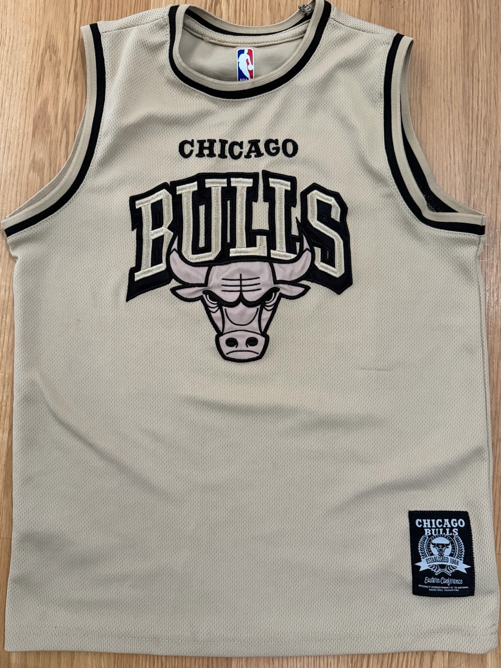 NBA Chicago Bulls Buck Up Official Muscle Jersey Beige Kids M 8 10